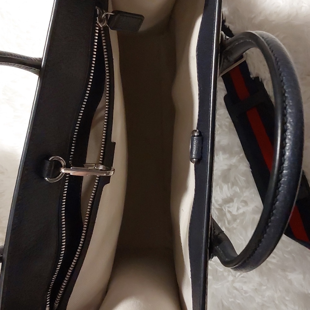 Authentic! Gucci Gg Interlocking Large Leather To… - image 6